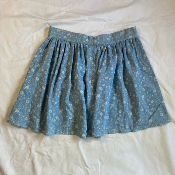 Floral Mini Skirt Size Medium - Picture 3 of 6